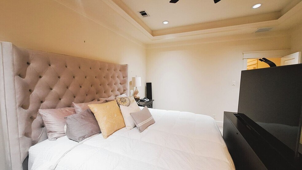 Building Photo - 130 Squires Dr