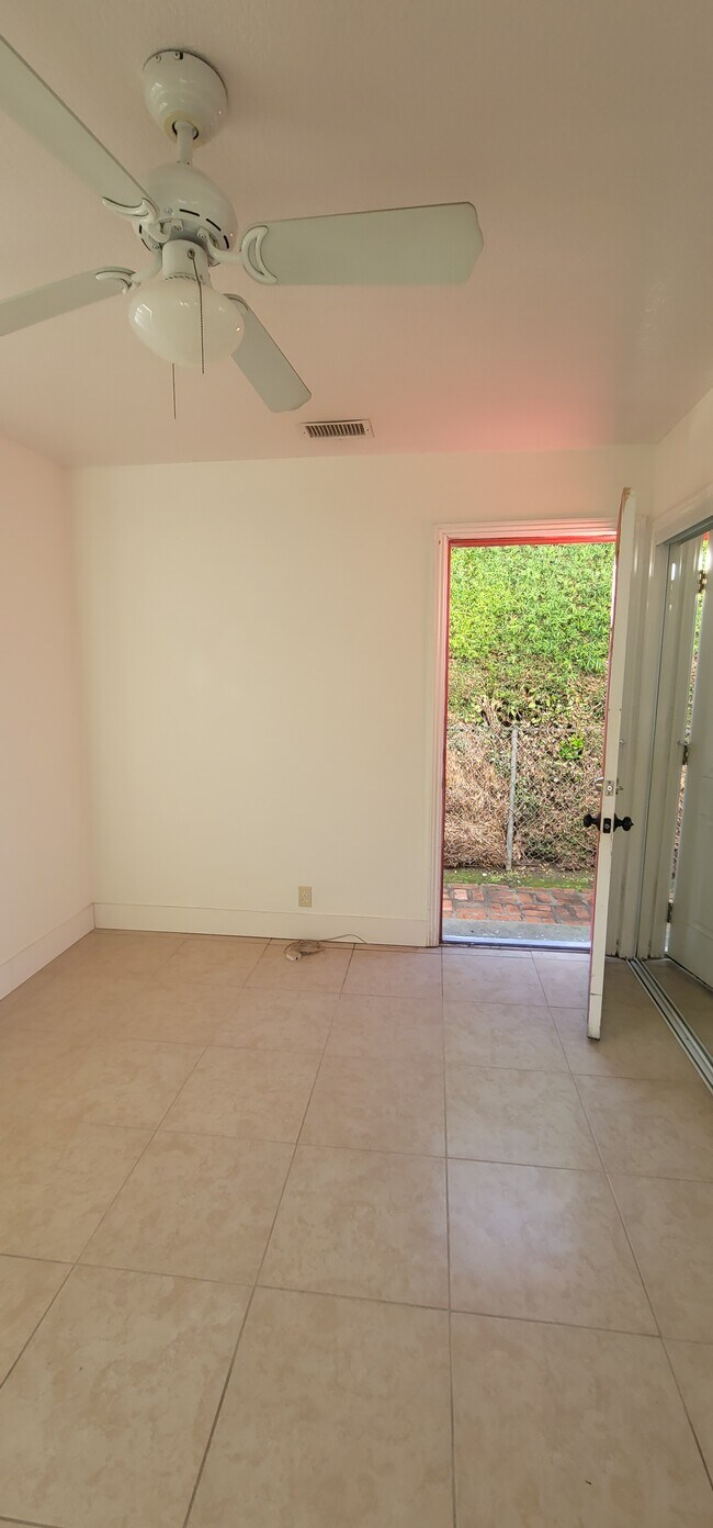 Building Photo - Room Rental Glendora