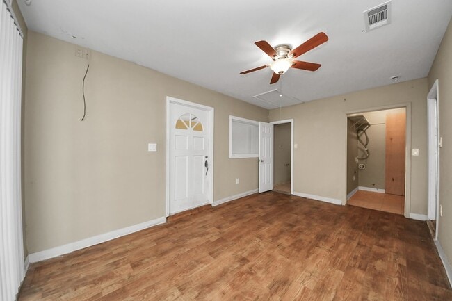 Building Photo - 811 Hillcrest Dr
