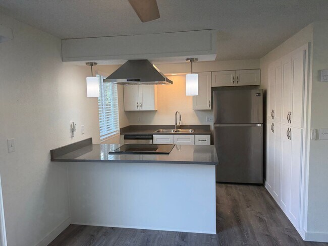 Building Photo - Updated 2 bedroom 1.5 bath duplex in Thurston!