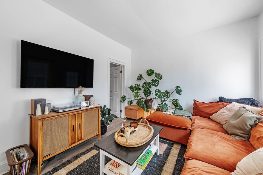 living room - 1276 W 67th St