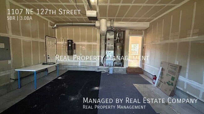 Building Photo - 1107 NE 127th St