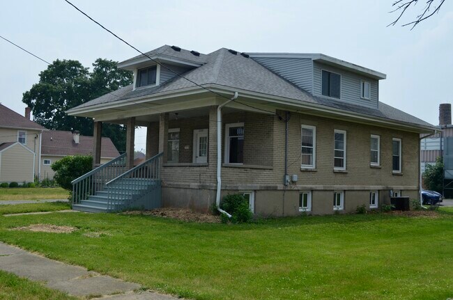 Building Photo - Fourth Street