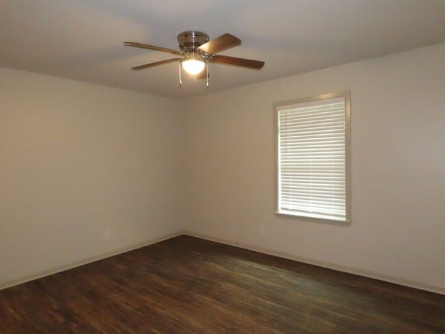 Building Photo - Updated 5 bedroom, 3 bathroom home in Tyle...