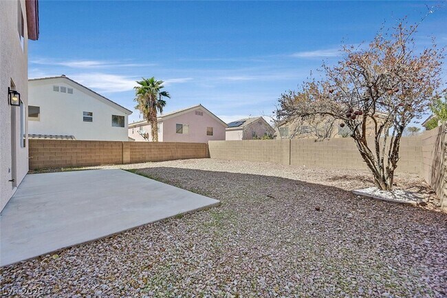 Building Photo - 9316 Perennial Ave