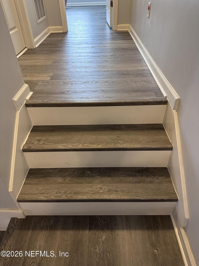 Building Photo - 352 Richmond Dr