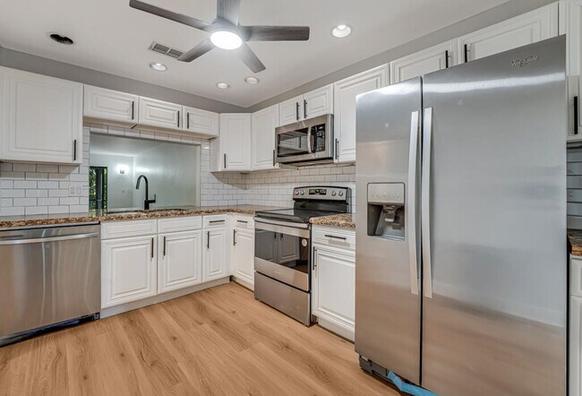 Building Photo - 2108 NE 44th St