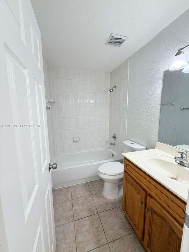 Building Photo - 31 NE 13th Ave