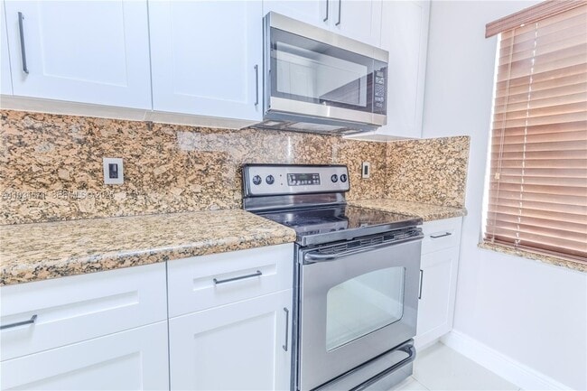 Building Photo - 5145 SW 140th Pl