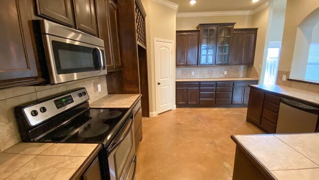 Building Photo - 3132 Stallion Dr
