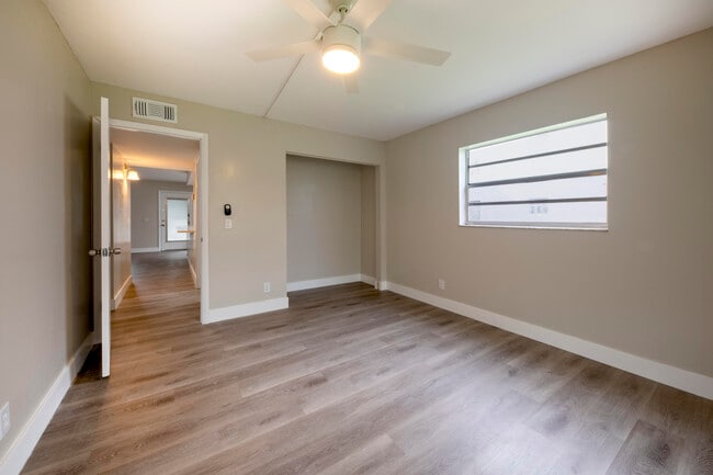 Building Photo - 917 Flanders T