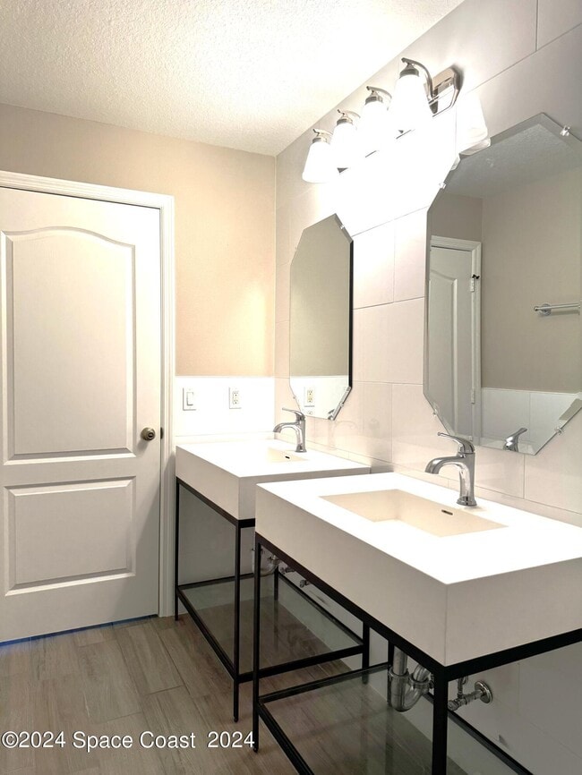 Building Photo - 5615 Andrea St