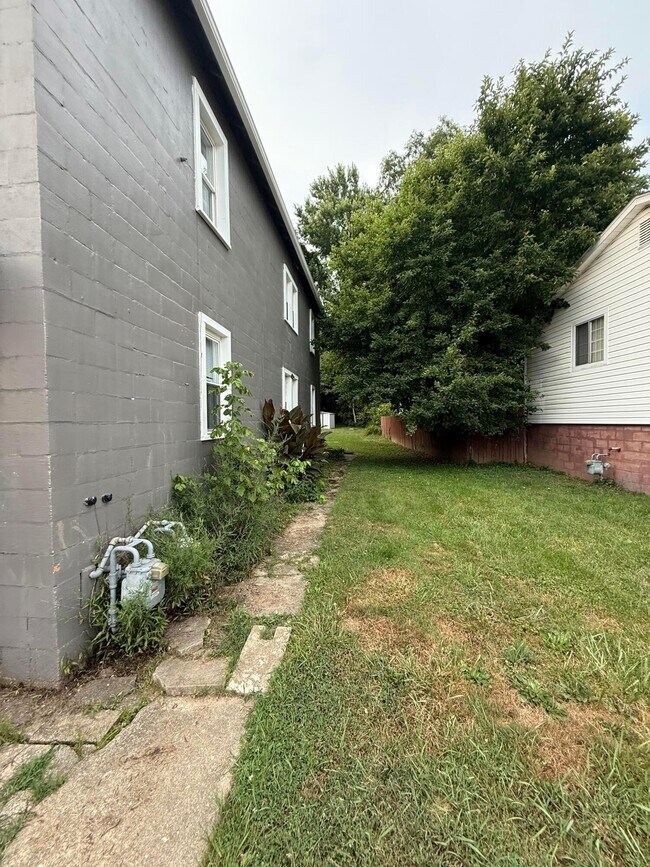 Building Photo - 1180 4th St