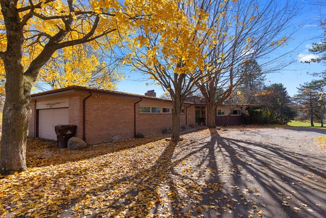 Building Photo - 4105 Riverview Dr