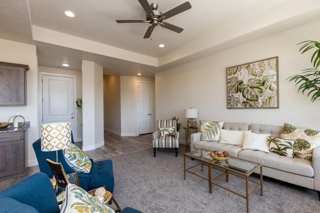 Building Photo - Painted Sands  3 Bedroom, 2 Bathroom Furnished Home