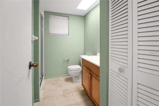 Building Photo - 135 Woodlake Wynde