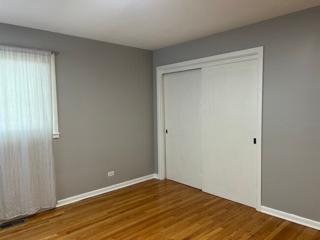 Building Photo - 9243 Lynwood Dr