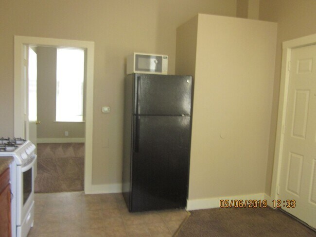 Building Photo - 203 W Dewald St