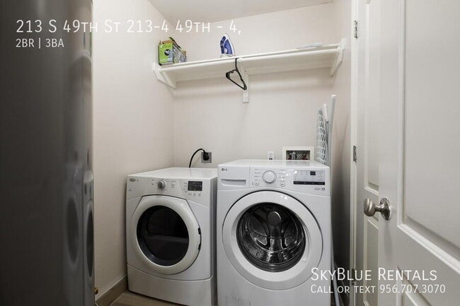 Building Photo - 213 S 49th St