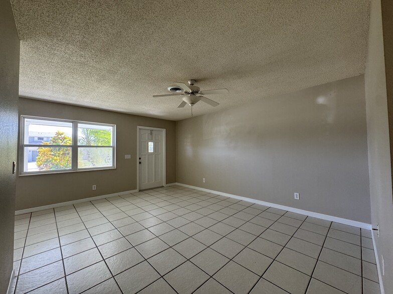 Building Photo - 2555 Granada Ave
