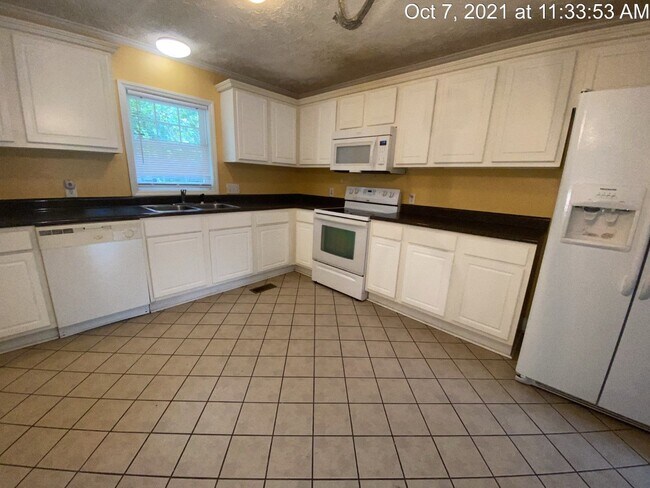 Building Photo - 1005 Sandalwood Dr