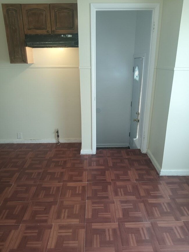 Building Photo - 2 Bedroom Section 8 Home for Lease