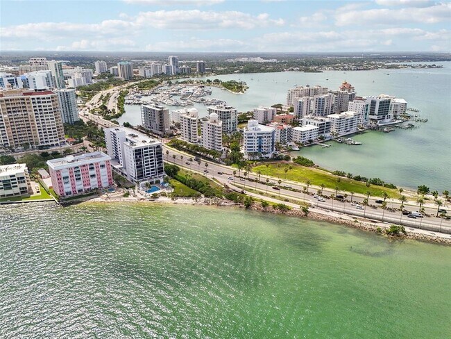 Building Photo - 11 Sunset Dr