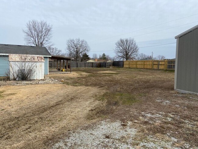 Building Photo - Single-Family Home in Hollister