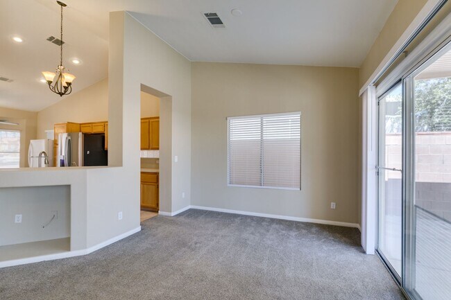 Building Photo - Charming Single-Story Home with Spa & Covered Patio Near Spencer & Wigwam in Las Vegas