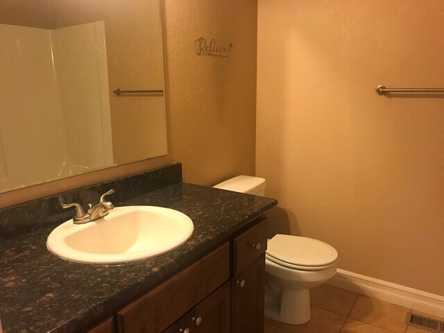 Building Photo - 3Bd/2Ba Single Story House - Available to View!