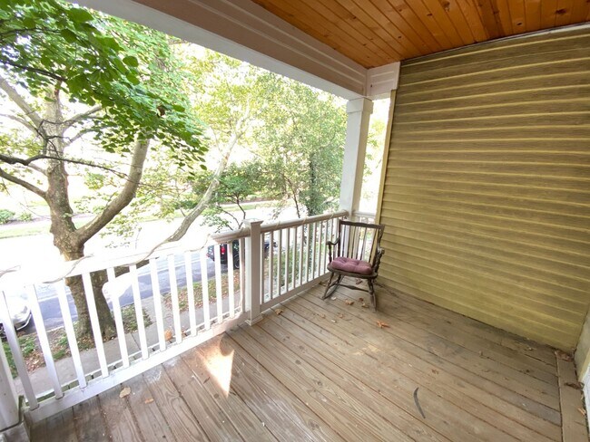 Building Photo - 686 Neil Ave