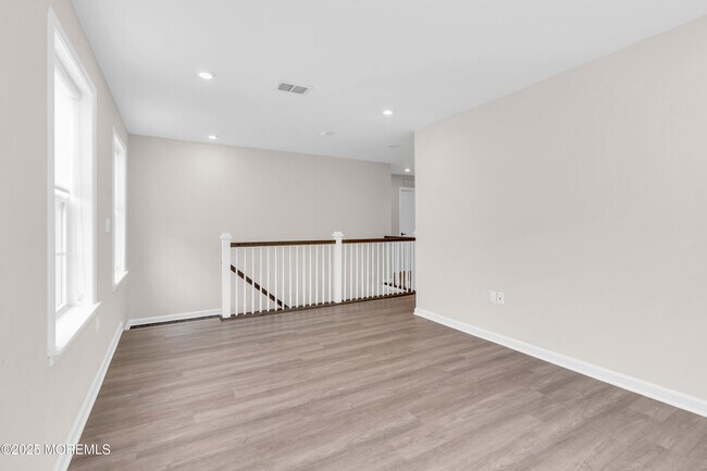 Building Photo - 317 Tulip Ct