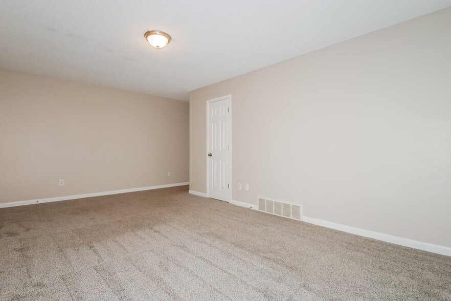 Building Photo - 8895 Linell Cove