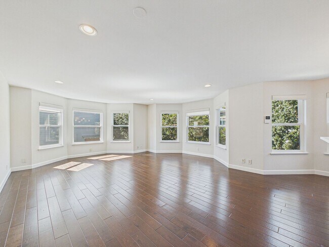 Building Photo - Bright Corner 2BR/2BA in Prime Anza Vista | Parking Included | Exceptional Natural Light