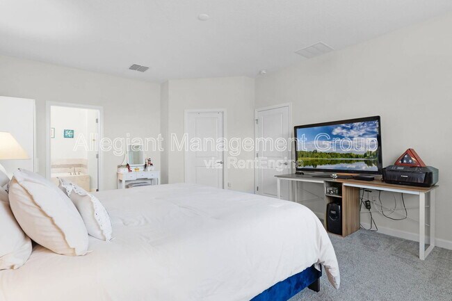 Building Photo - 12128 Illustration Dr