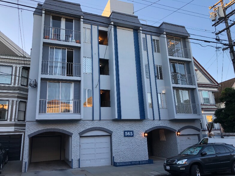 Building Photo - 565 8th Ave