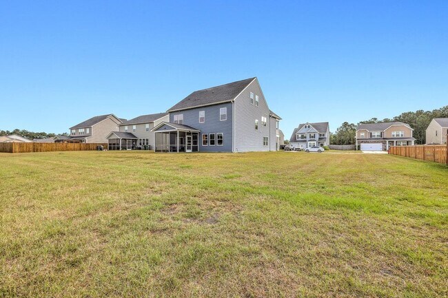 Building Photo - 6 Bedroom, 4.5 Bathroom Home in Cane Bay - Summerville