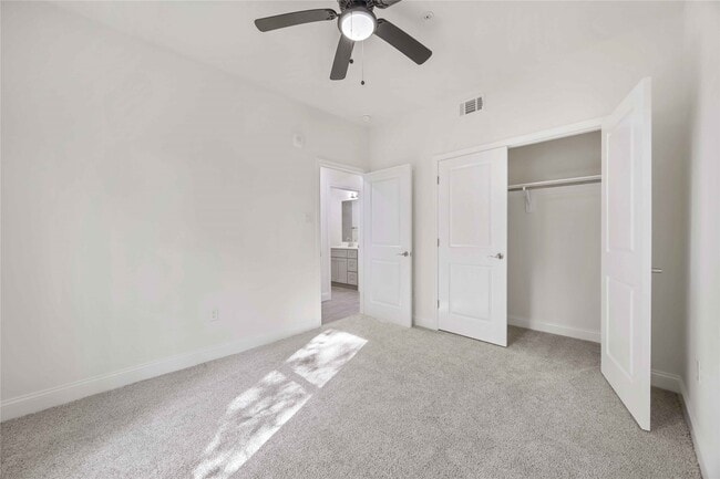 Building Photo - 9129 Brandon St