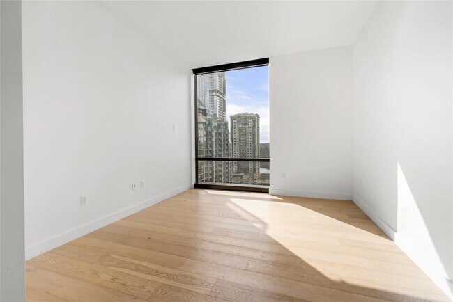 Building Photo - 70 Rainey St