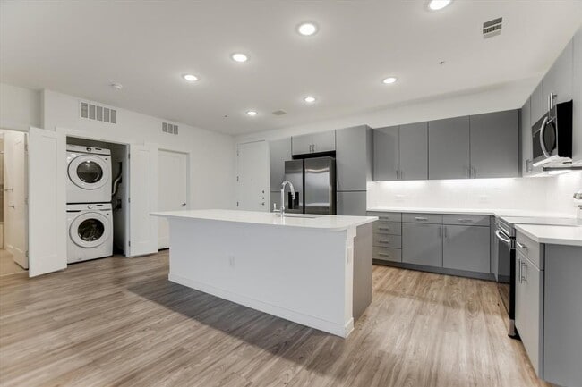 Building Photo - 4801 Springdale Rd