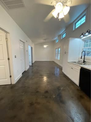 Building Photo - 704 W Sunset Dr