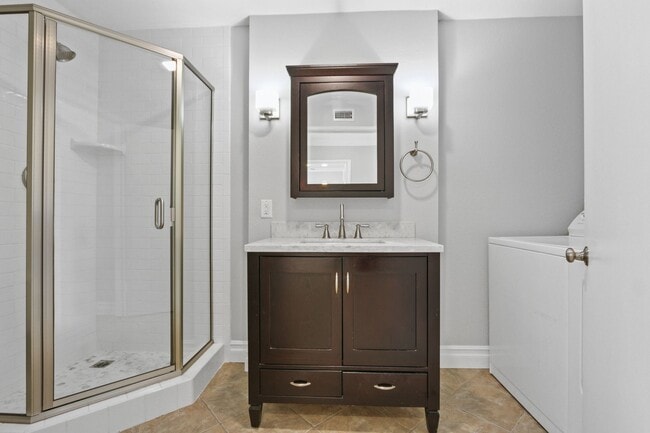Building Photo - Recently renovated 3-bedroom 3 bath Laguna...