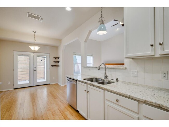 Building Photo - 5709 Pecanwood Ln