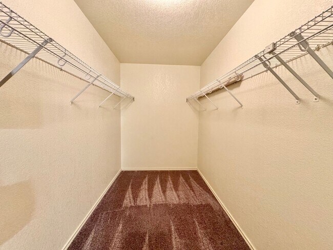 Building Photo - *COMING SOON* MOVE IN SPECIAL Beautifully Designed Two-Story Home with Loft and Garden Tub!