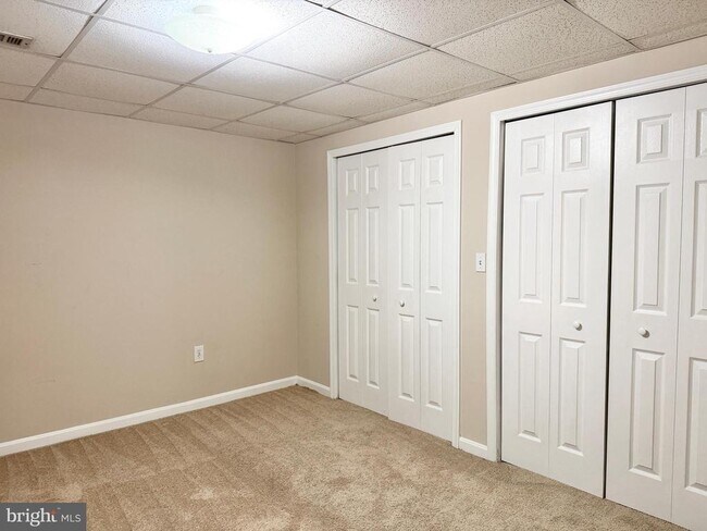 Building Photo - 9 Kimberly Dr