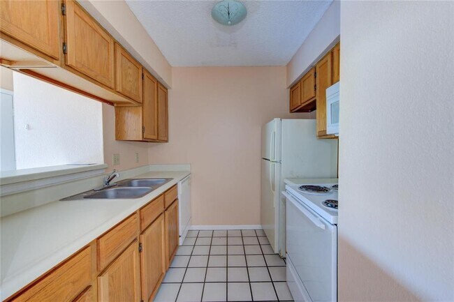 Building Photo - 2120 El Paseo St