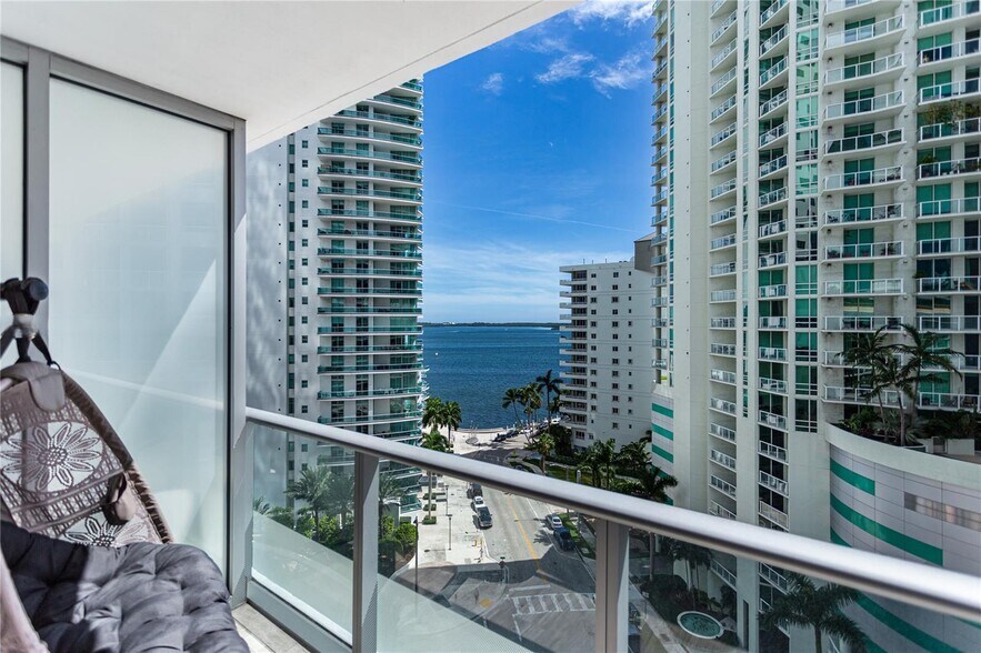 Building Photo - 1300 Brickell Bay Dr