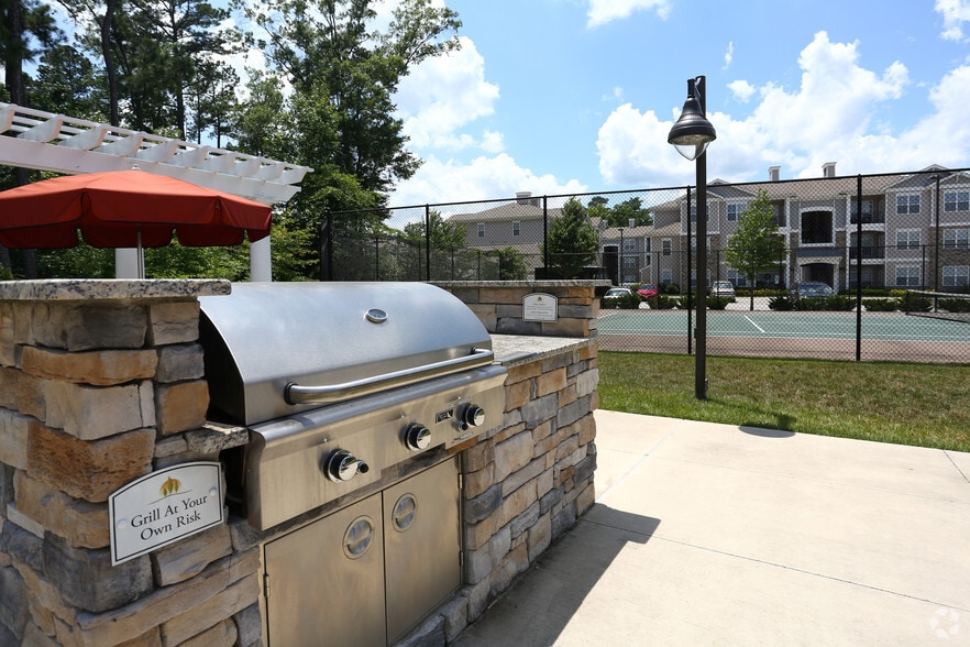 Building Photo - Garden Springs Apartments