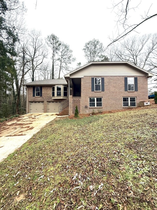 Building Photo - ** 4 Bed 3 Bath located in Prattville ** Call 334-366-9198 to schedule a self-tour. $500 credit t...
