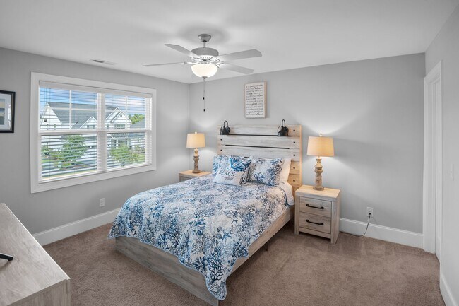 Building Photo - Stunning 4 bedroom 2.5 bath home located in Hampstead Wyndwater Community